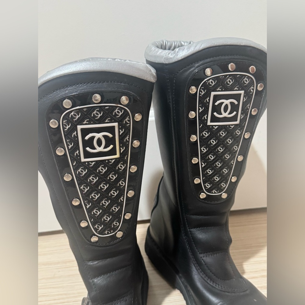 Rare Chanel Vintage Leather Biker Boots From the 2003 collection Archival - Picture 2 of 13